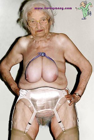 Grandma porn showing mature older pussy.