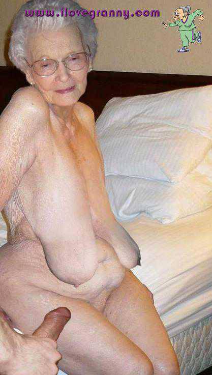 Grandma porn showing mature older pussy.