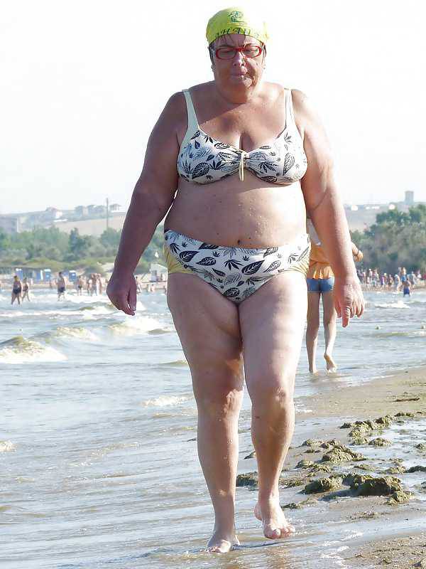 Russians Mature Grannies on the beach! Amateur mix!