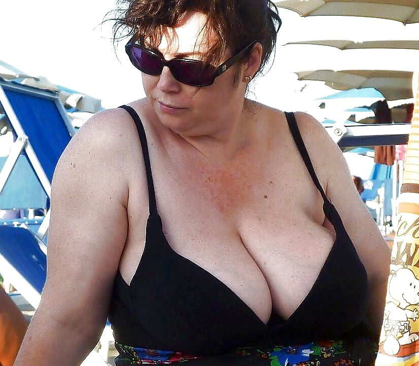 BBW matures and grannies at the beach (26)