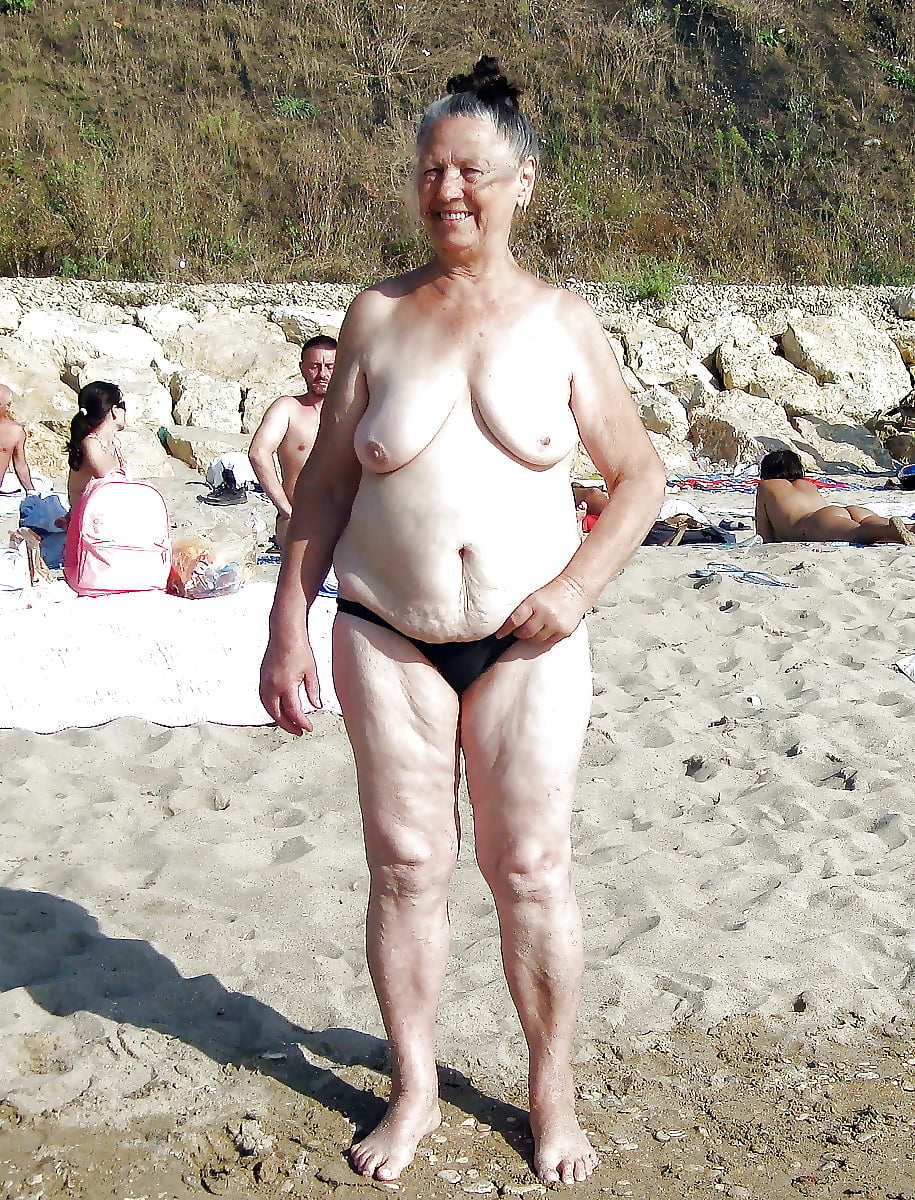 BBW matures and grannies at the beach (26)
