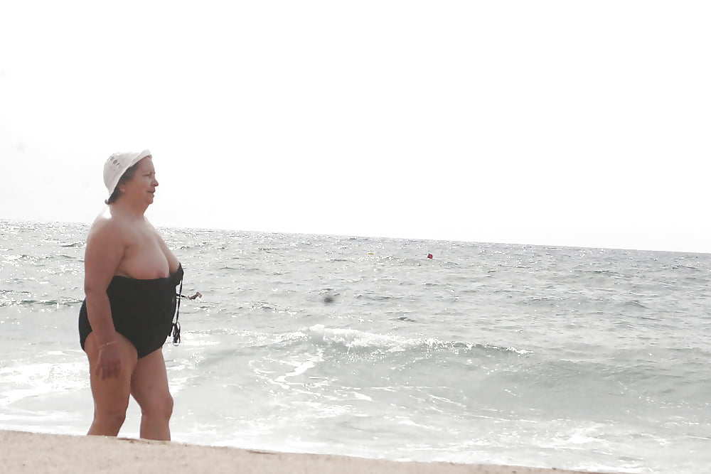 BBW matures and grannies at the beach 304