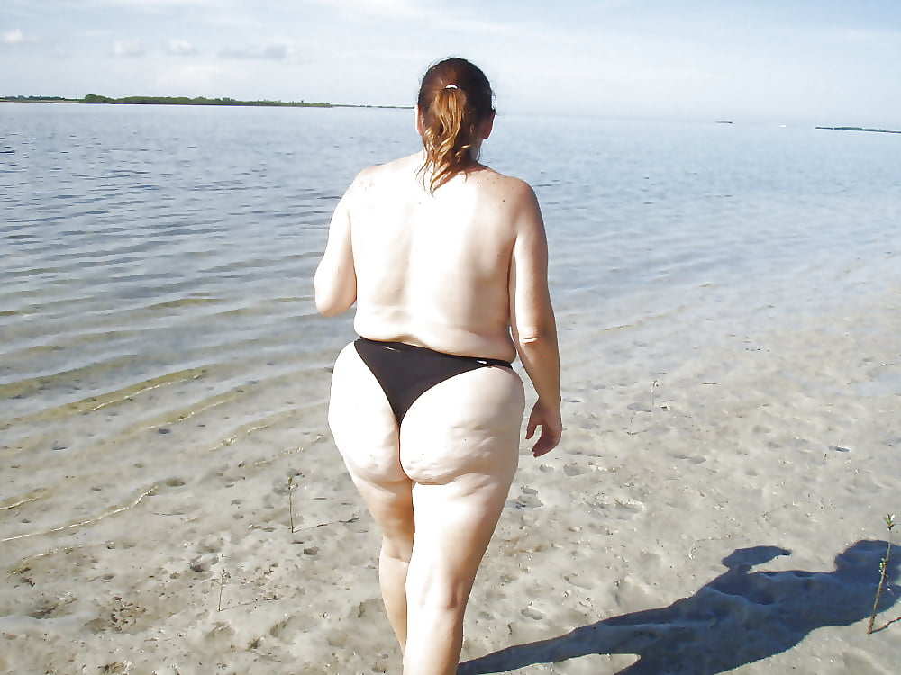 BBW matures and grannies at the beach 219